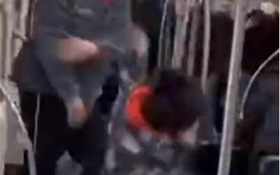 天津地铁谈男子打架波及小孩  天津地铁砸死人